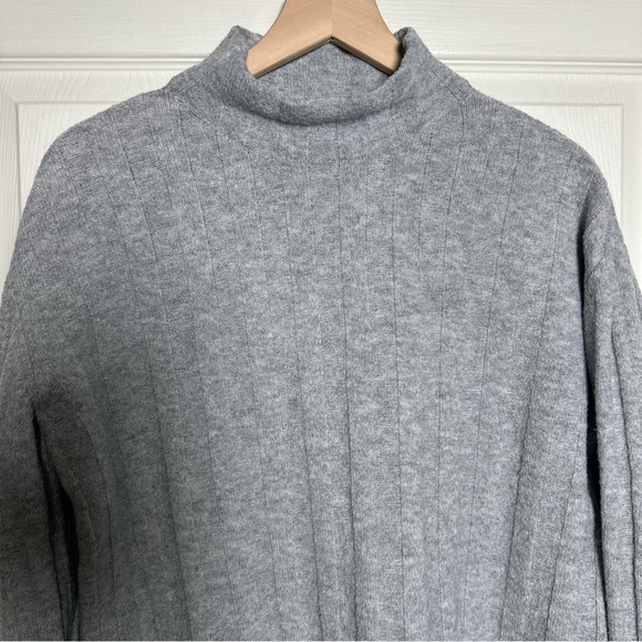Elie Tahari Womens Large Gray Mock Turtleneck Sweater Normcore Minimalist Wool - Picture 3 of 11